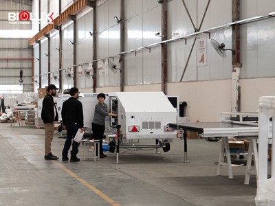 BIGLUX da la bienvenida a la visita de una empresa de seguridad canadiense: la torre solar CCTV H...